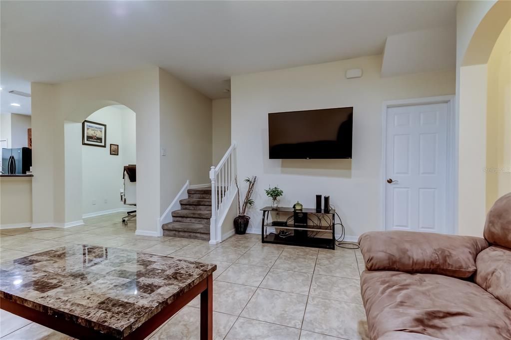 Activo con contrato: $369,900 (3 camas, 2 baños, 1933 Pies cuadrados)