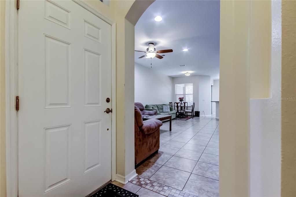 Activo con contrato: $369,900 (3 camas, 2 baños, 1933 Pies cuadrados)