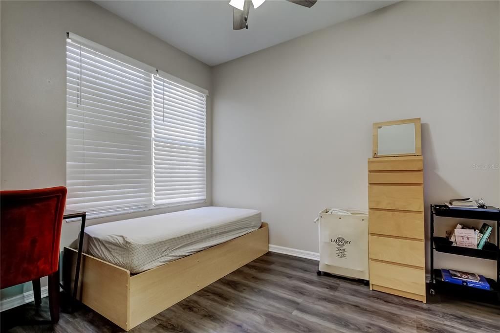 Activo con contrato: $369,900 (3 camas, 2 baños, 1933 Pies cuadrados)