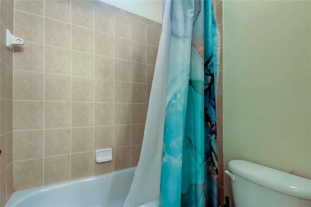 Activo con contrato: $369,900 (3 camas, 2 baños, 1933 Pies cuadrados)