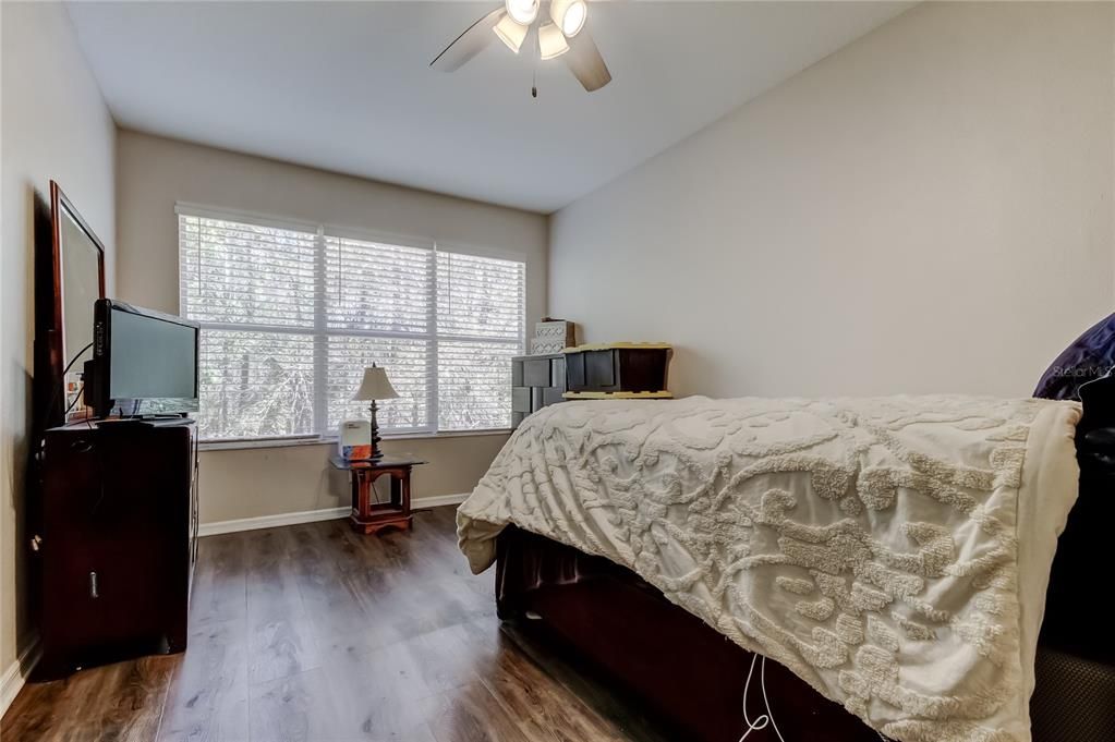 Activo con contrato: $369,900 (3 camas, 2 baños, 1933 Pies cuadrados)