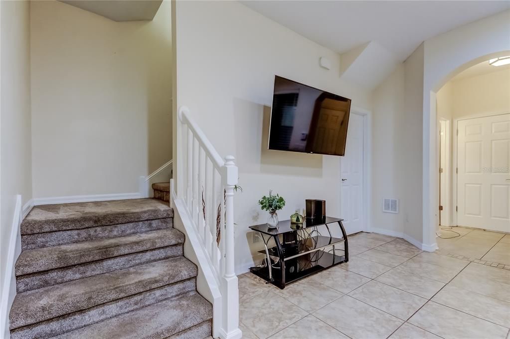 Activo con contrato: $369,900 (3 camas, 2 baños, 1933 Pies cuadrados)