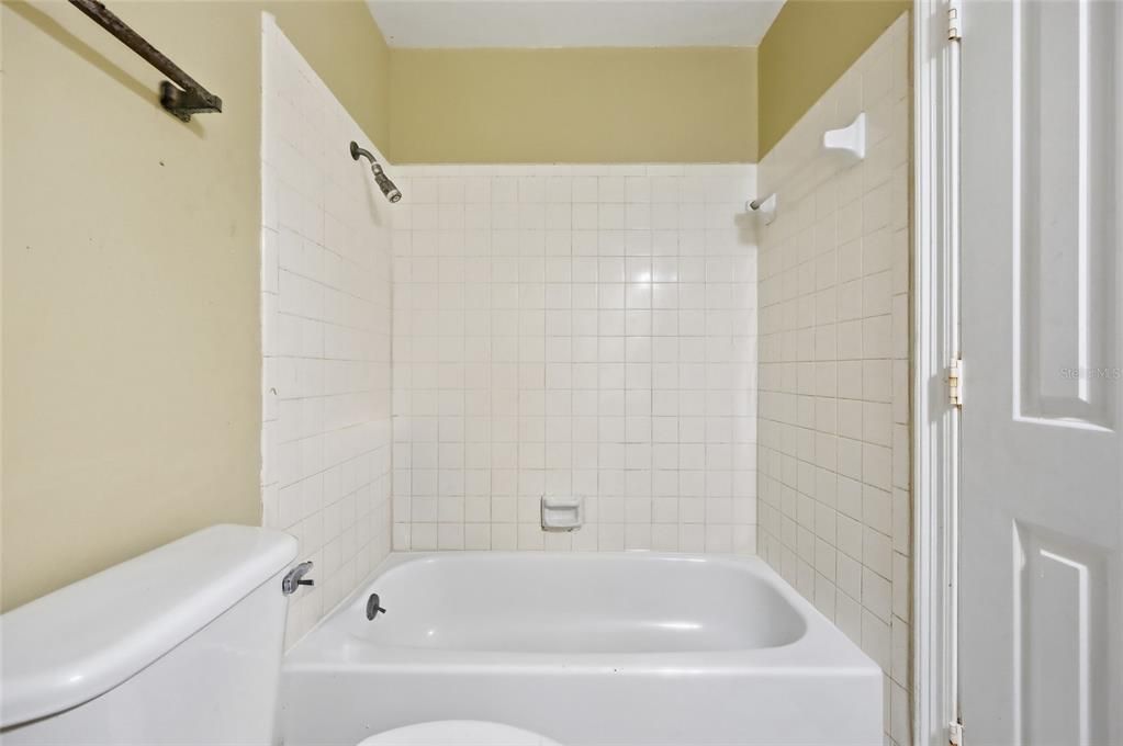 Activo con contrato: $243,000 (3 camas, 1 baños, 1225 Pies cuadrados)