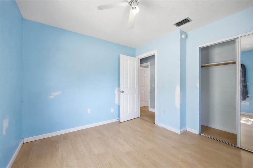Activo con contrato: $243,000 (3 camas, 1 baños, 1225 Pies cuadrados)