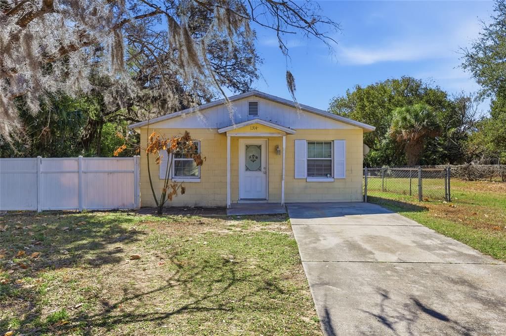 Activo con contrato: $243,000 (3 camas, 1 baños, 1225 Pies cuadrados)