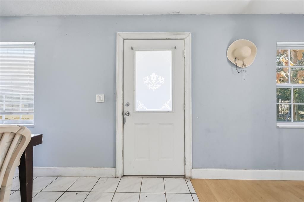 Activo con contrato: $243,000 (3 camas, 1 baños, 1225 Pies cuadrados)