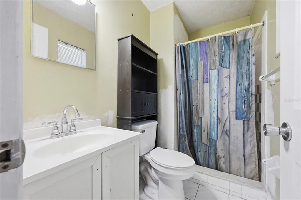 Activo con contrato: $243,000 (3 camas, 1 baños, 1225 Pies cuadrados)