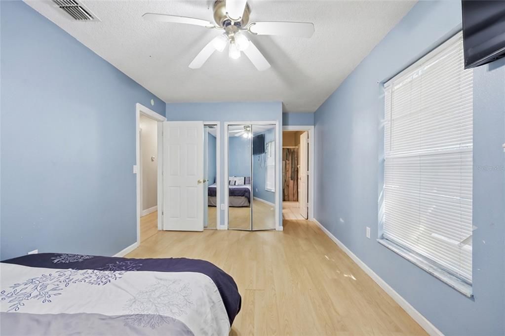 Activo con contrato: $243,000 (3 camas, 1 baños, 1225 Pies cuadrados)