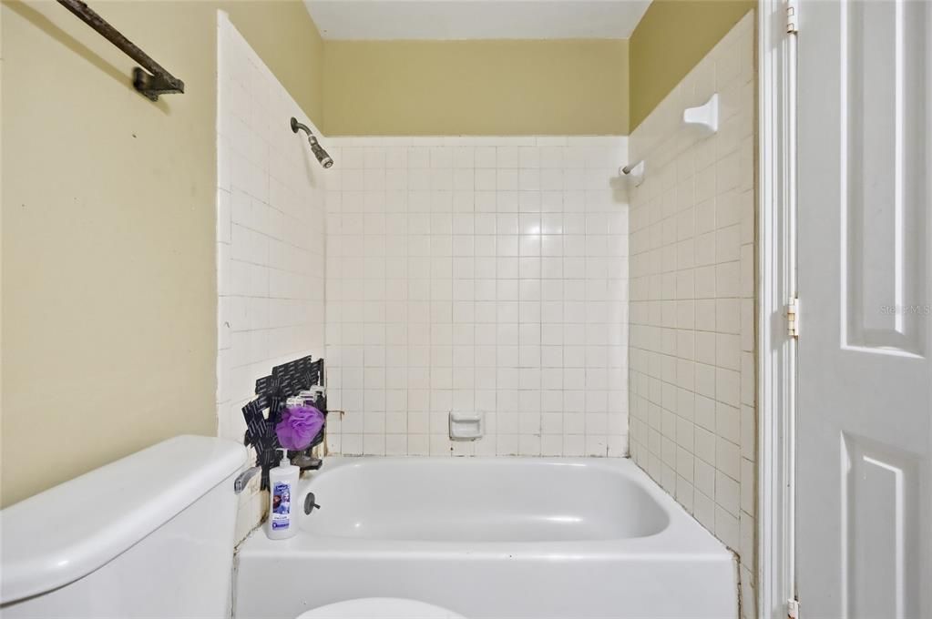 Activo con contrato: $243,000 (3 camas, 1 baños, 1225 Pies cuadrados)