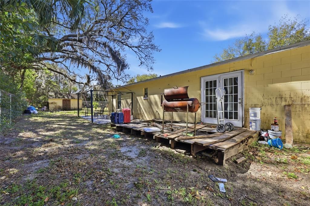 Activo con contrato: $243,000 (3 camas, 1 baños, 1225 Pies cuadrados)
