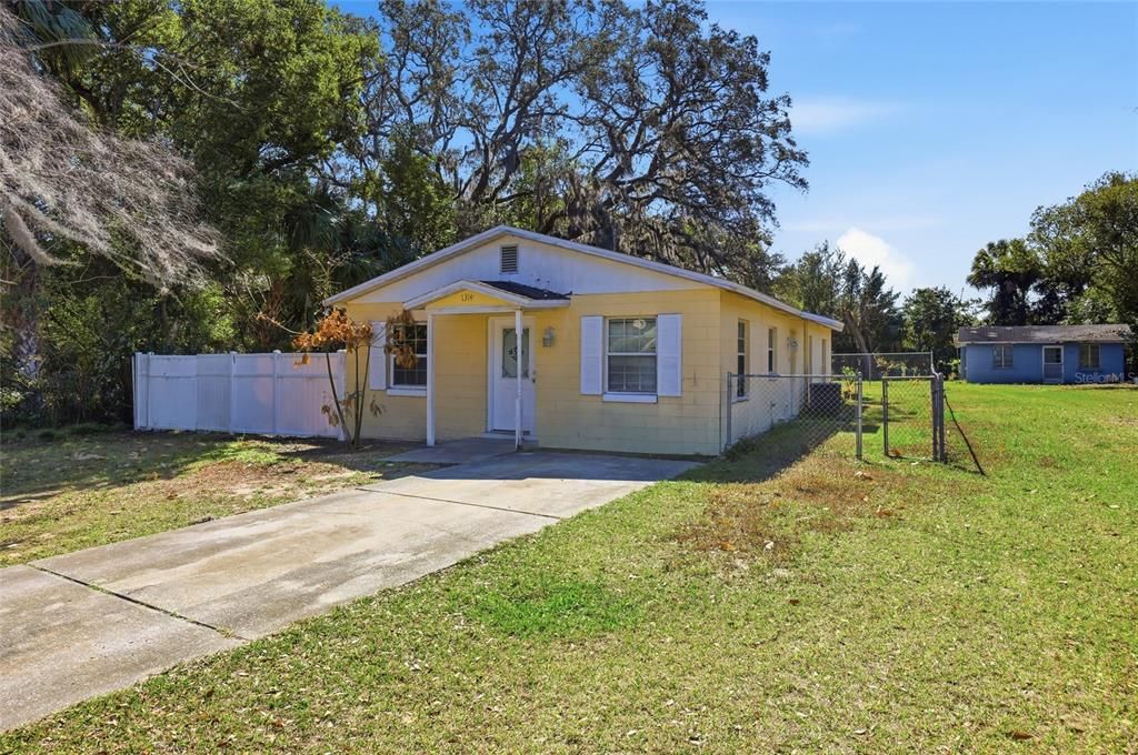 Activo con contrato: $243,000 (3 camas, 1 baños, 1225 Pies cuadrados)