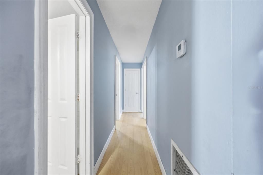 Activo con contrato: $243,000 (3 camas, 1 baños, 1225 Pies cuadrados)
