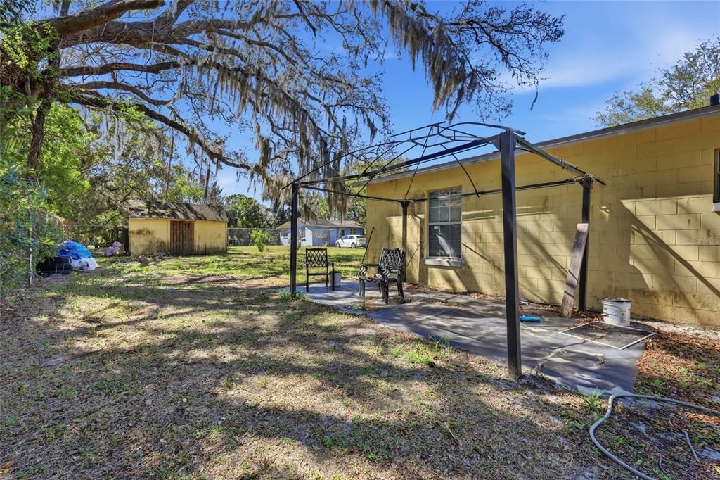 Activo con contrato: $243,000 (3 camas, 1 baños, 1225 Pies cuadrados)