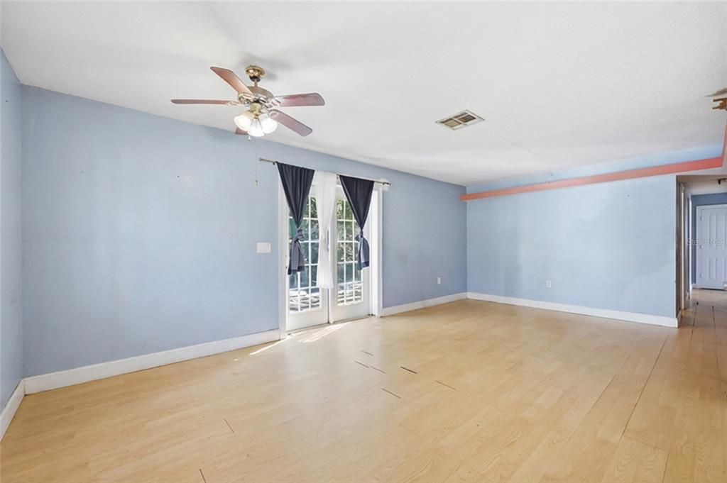 Activo con contrato: $243,000 (3 camas, 1 baños, 1225 Pies cuadrados)