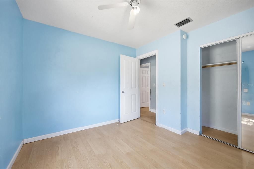 Activo con contrato: $243,000 (3 camas, 1 baños, 1225 Pies cuadrados)