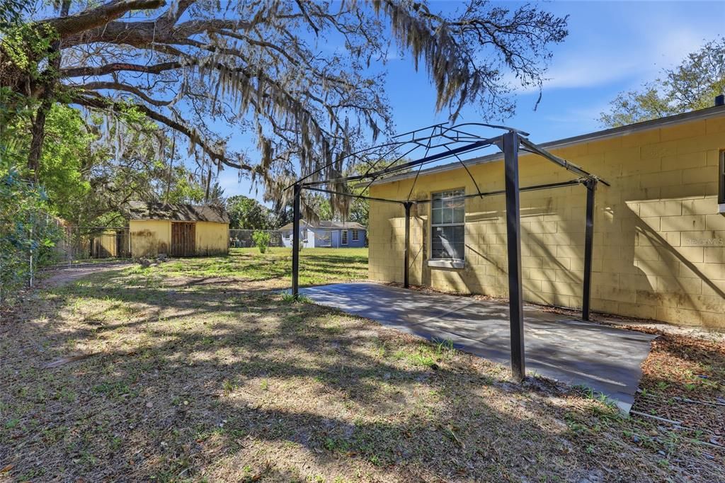 Activo con contrato: $243,000 (3 camas, 1 baños, 1225 Pies cuadrados)