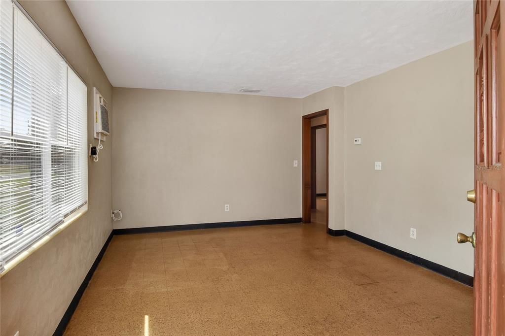 На продажу: $183,500 (2 спален, 1 ванн, 822 Квадратных фут)