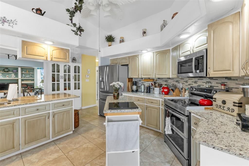 Active With Contract: $445,000 (3 beds, 2 baths, 2090 Square Feet)