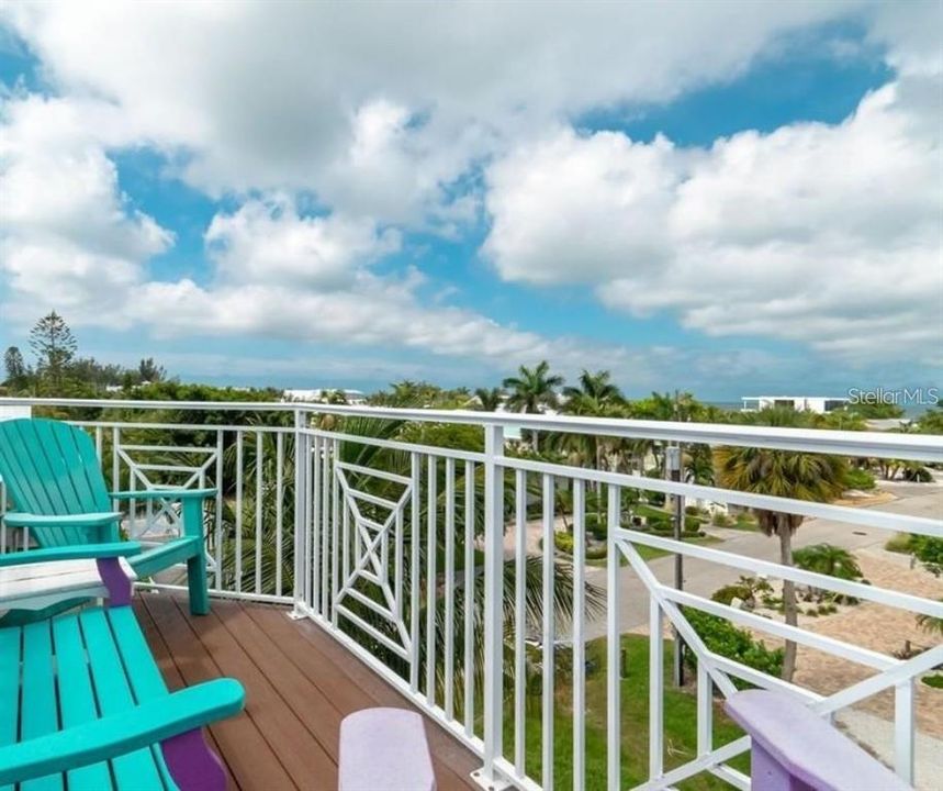 For Sale: $2,699,000 (6 beds, 4 baths, 2947 Square Feet)