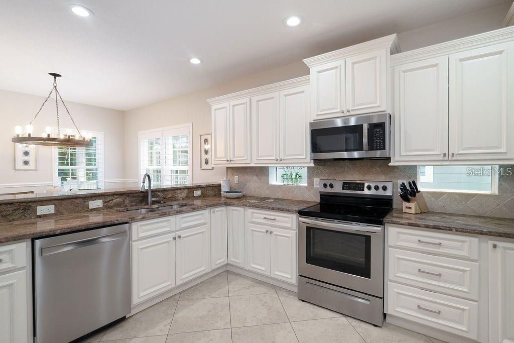 For Sale: $2,699,000 (6 beds, 4 baths, 2947 Square Feet)