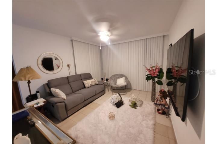 Под контрактом: $425,000 (5 спален, 3 ванн, 2500 Квадратных фут)