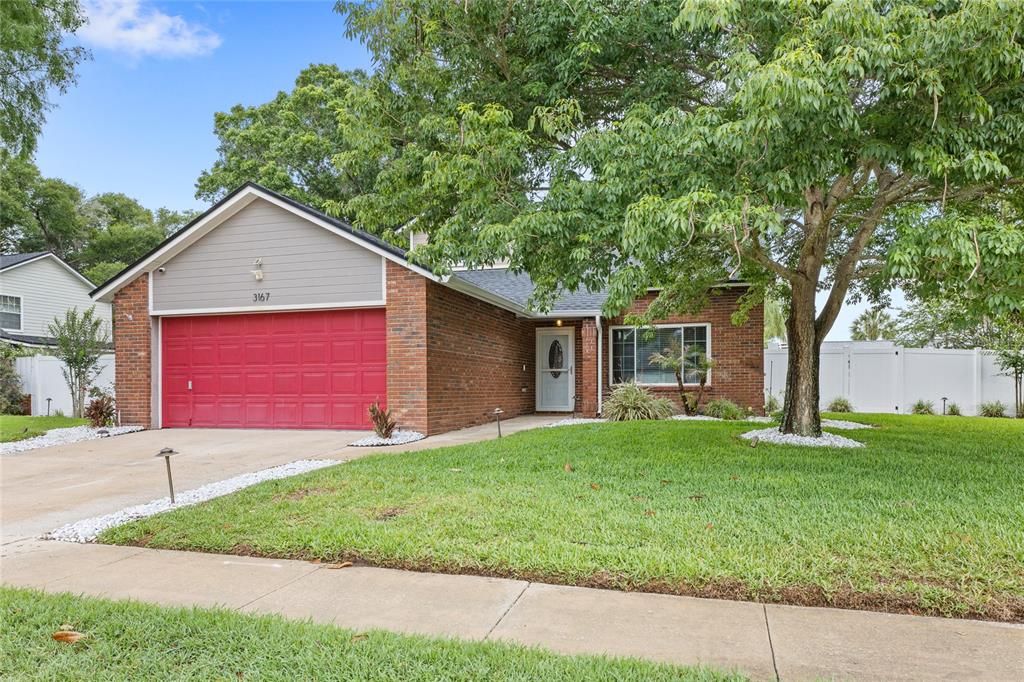 Под контрактом: $470,000 (4 спален, 2 ванн, 1906 Квадратных фут)