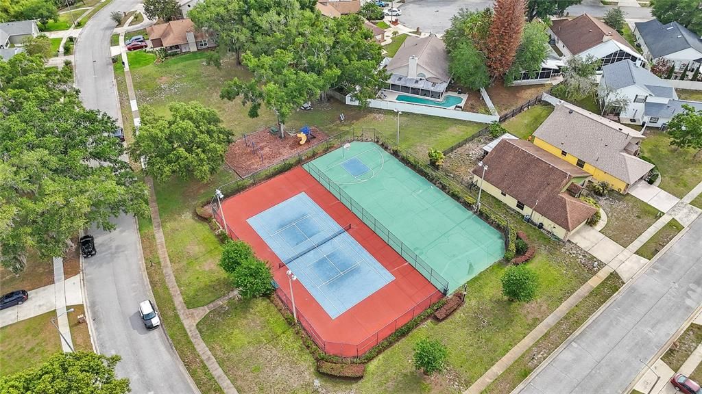 Под контрактом: $470,000 (4 спален, 2 ванн, 1906 Квадратных фут)