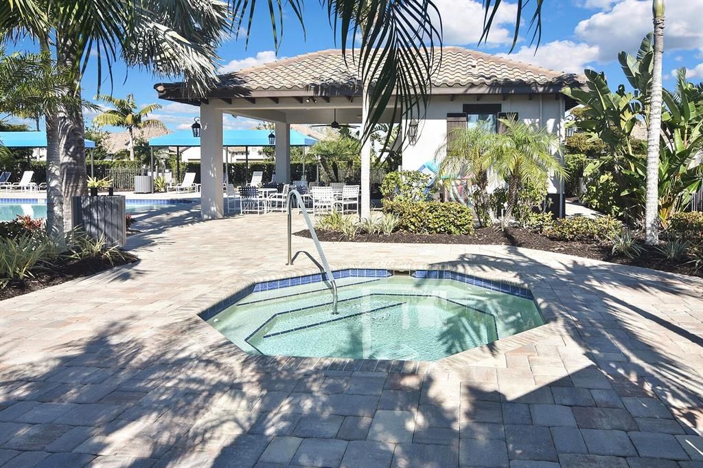 Под контрактом: $445,000 (2 спален, 2 ванн, 1632 Квадратных фут)