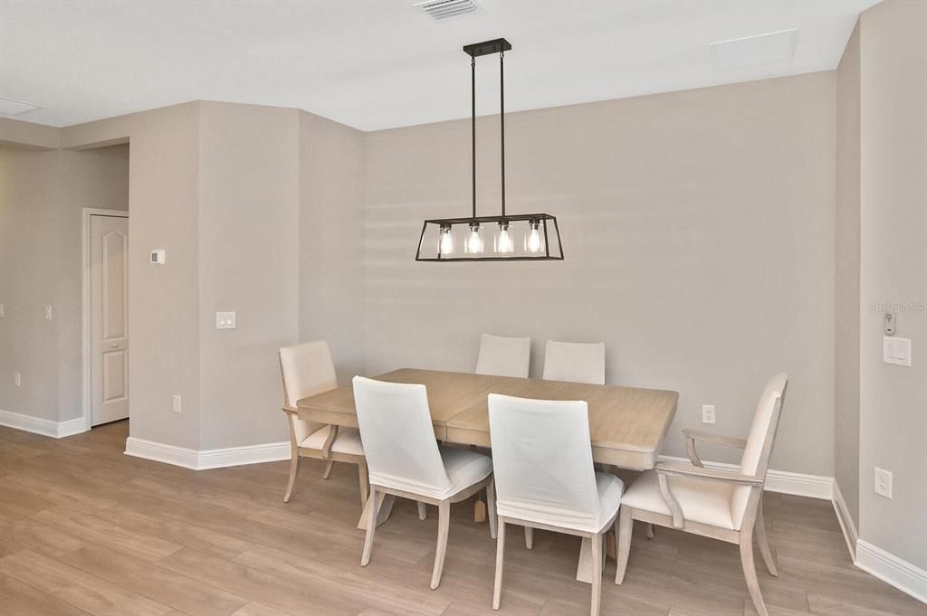 Под контрактом: $445,000 (2 спален, 2 ванн, 1632 Квадратных фут)