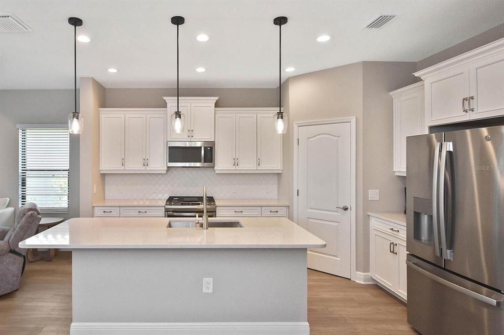 Под контрактом: $445,000 (2 спален, 2 ванн, 1632 Квадратных фут)