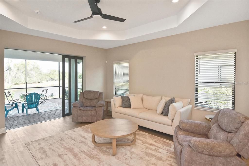 Под контрактом: $445,000 (2 спален, 2 ванн, 1632 Квадратных фут)