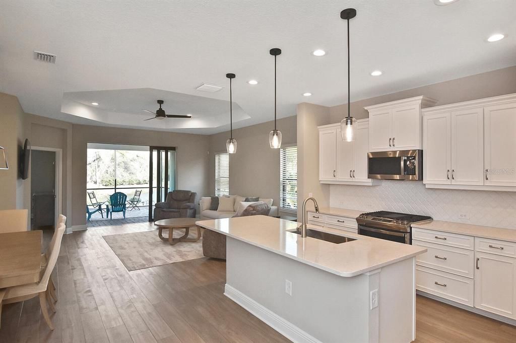 Под контрактом: $445,000 (2 спален, 2 ванн, 1632 Квадратных фут)