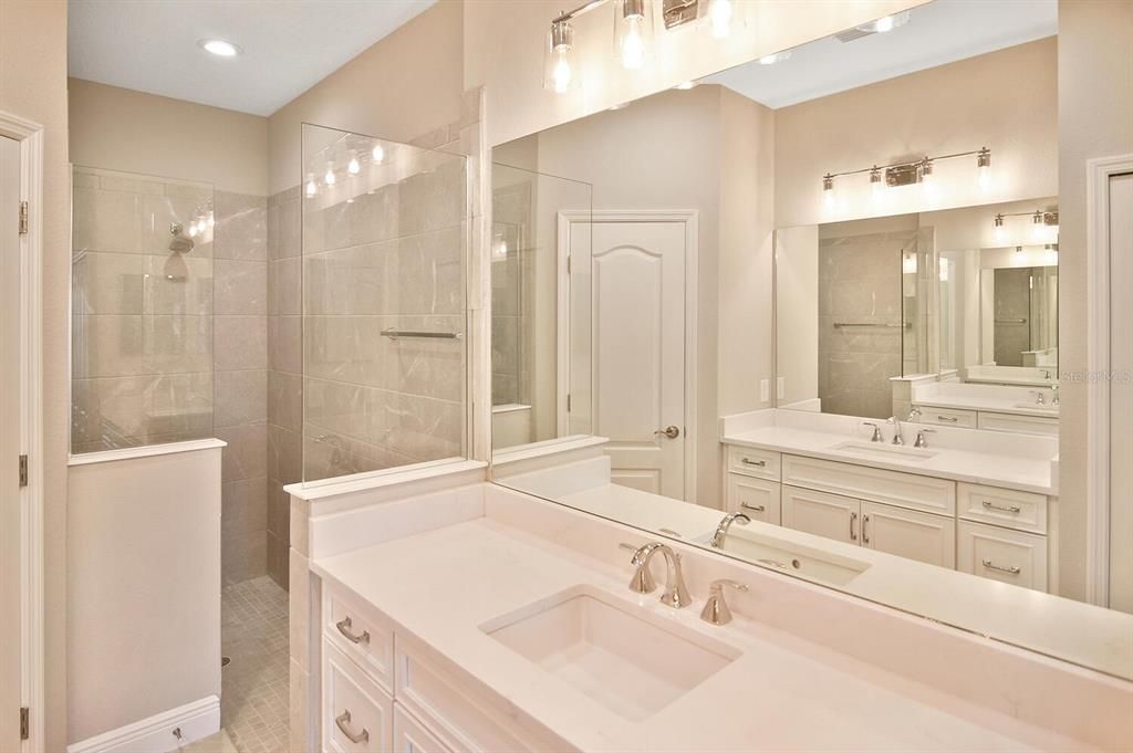 Под контрактом: $445,000 (2 спален, 2 ванн, 1632 Квадратных фут)