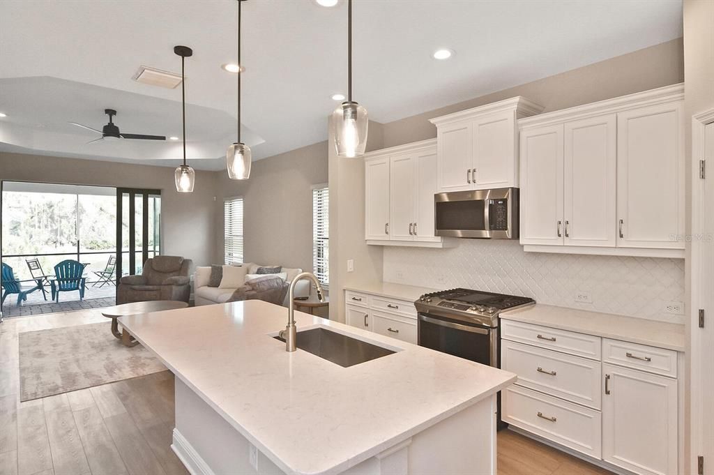 Под контрактом: $445,000 (2 спален, 2 ванн, 1632 Квадратных фут)