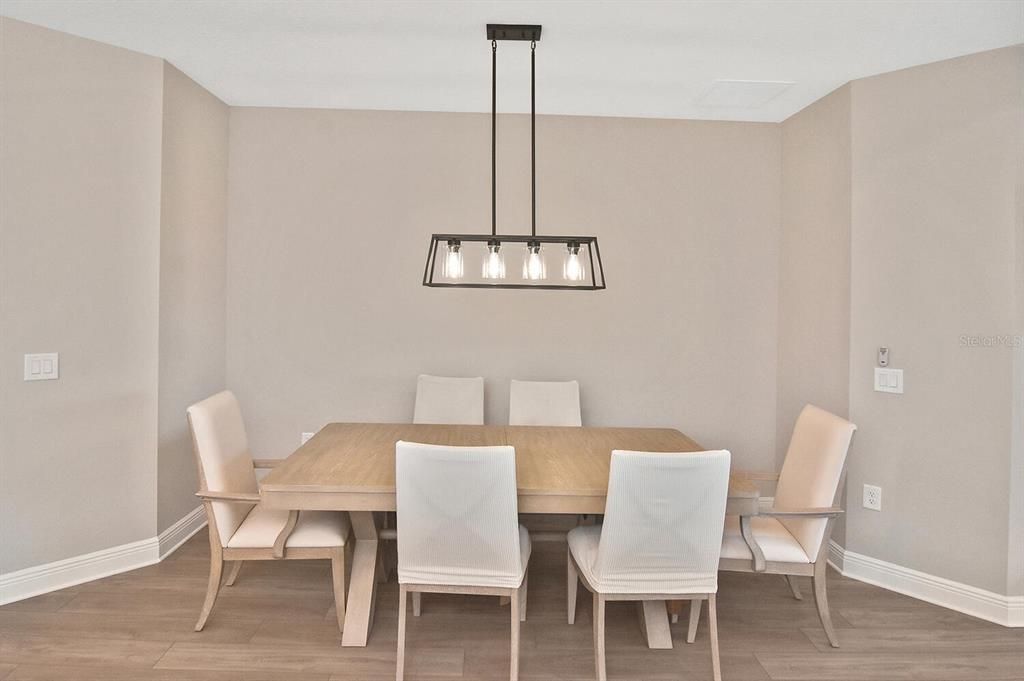 Под контрактом: $445,000 (2 спален, 2 ванн, 1632 Квадратных фут)