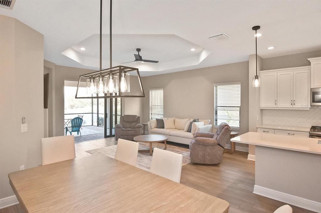 Под контрактом: $445,000 (2 спален, 2 ванн, 1632 Квадратных фут)