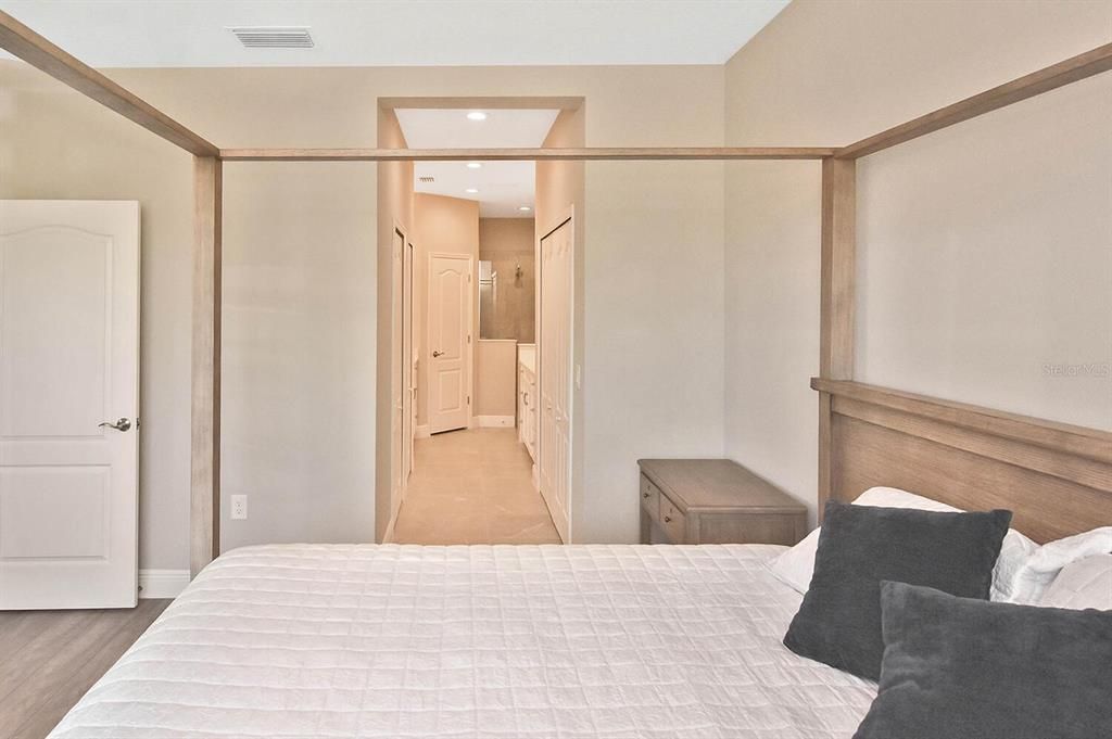 Под контрактом: $445,000 (2 спален, 2 ванн, 1632 Квадратных фут)