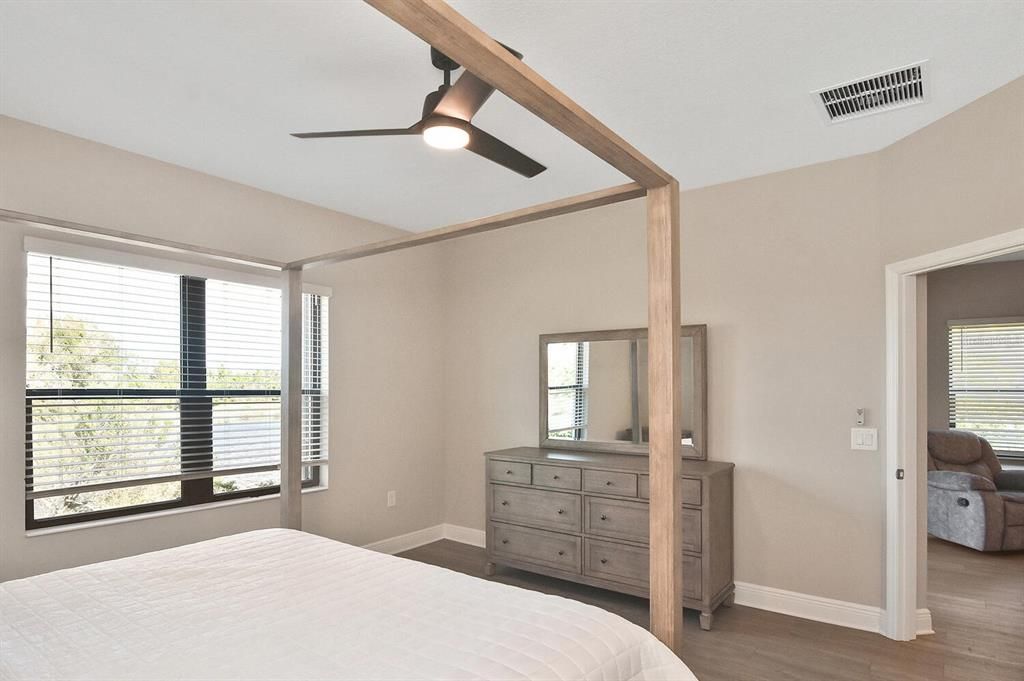 Под контрактом: $445,000 (2 спален, 2 ванн, 1632 Квадратных фут)