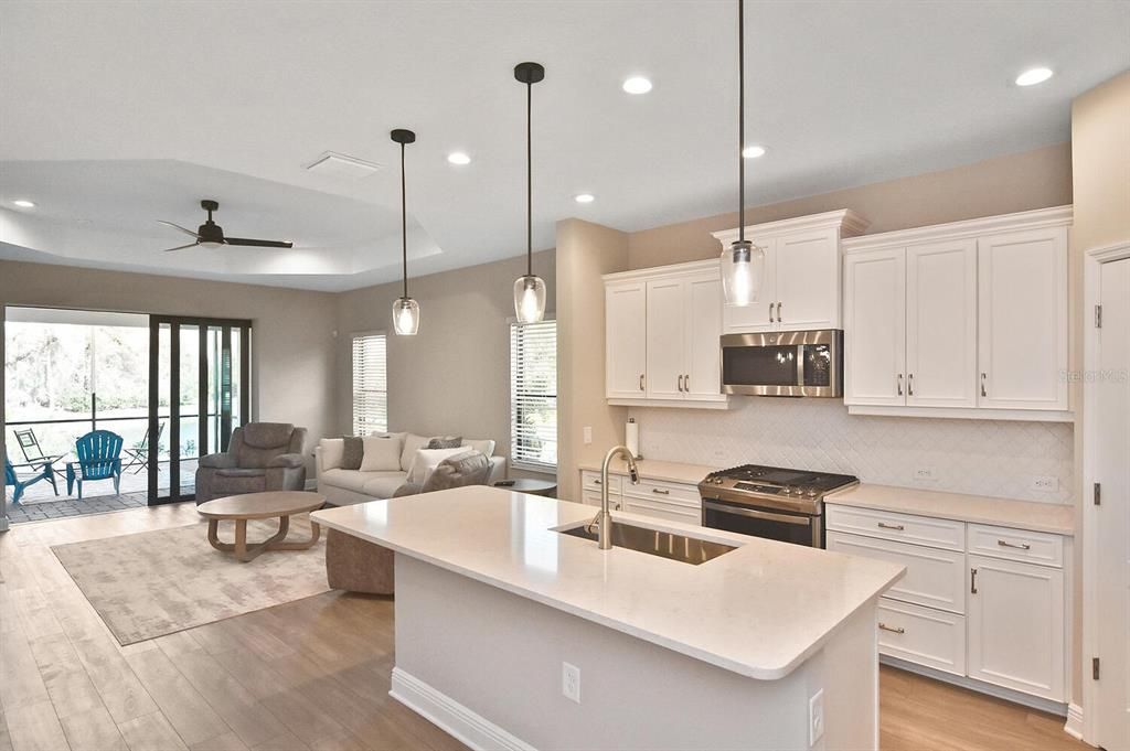 Под контрактом: $445,000 (2 спален, 2 ванн, 1632 Квадратных фут)