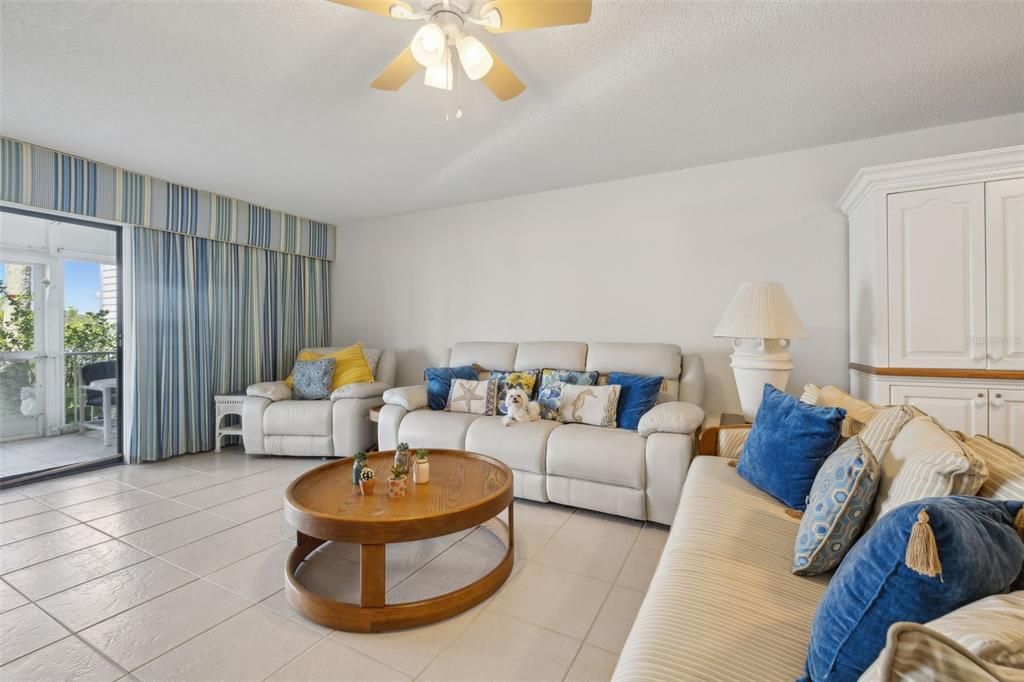 En Venta: $394,900 (2 camas, 2 baños, 1184 Pies cuadrados)