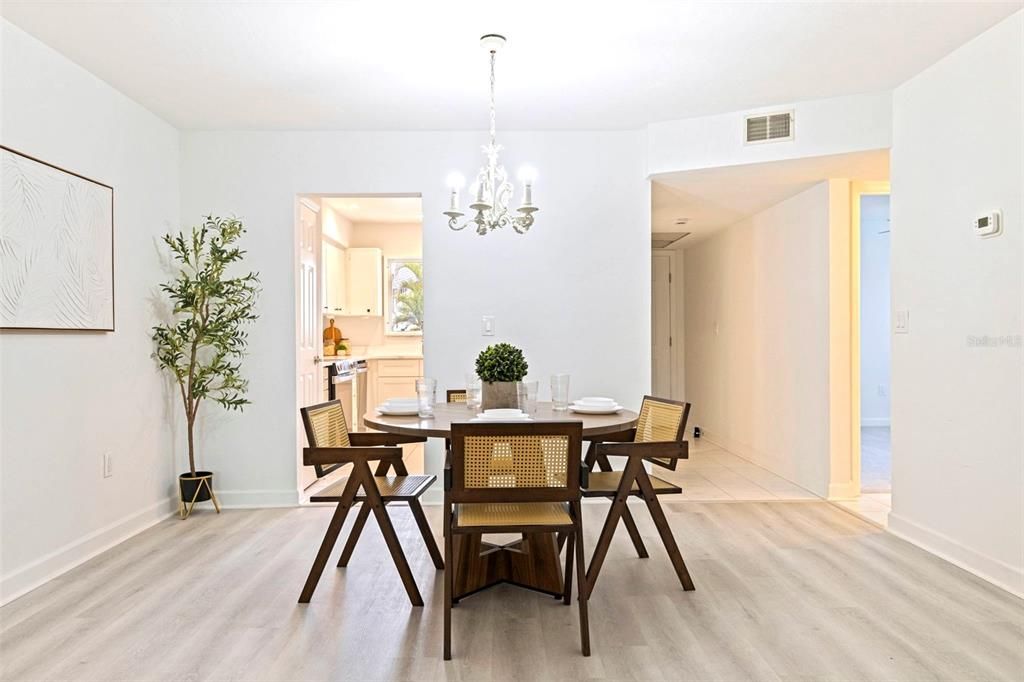 Active With Contract: $184,000 (2 beds, 2 baths, 1145 Square Feet)