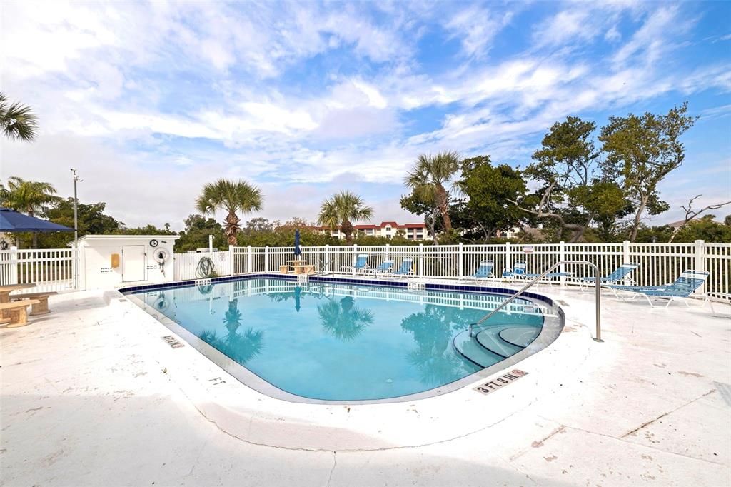 Active With Contract: $184,000 (2 beds, 2 baths, 1145 Square Feet)