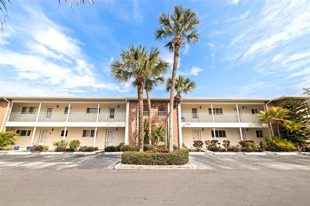 Active With Contract: $184,000 (2 beds, 2 baths, 1145 Square Feet)