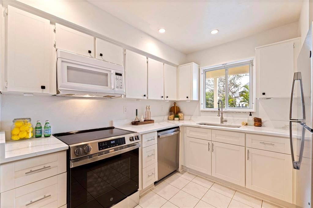 Active With Contract: $184,000 (2 beds, 2 baths, 1145 Square Feet)