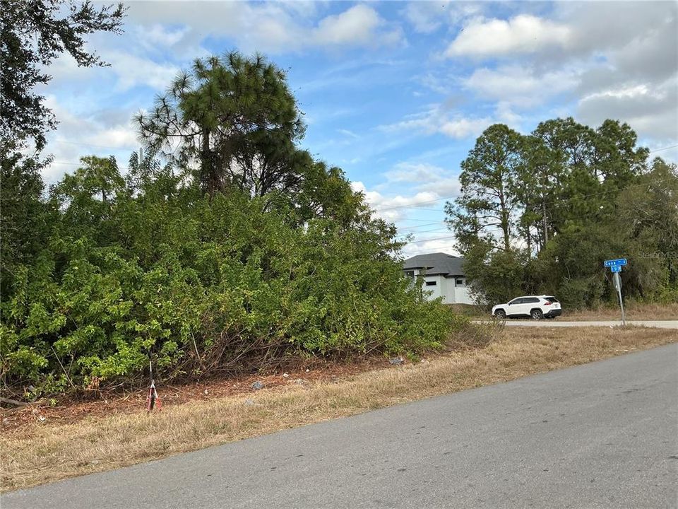 待售: $32,000 (0.25 acres)