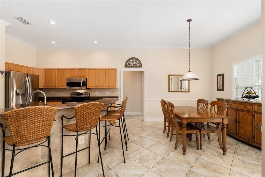 Под контрактом: $595,000 (4 спален, 3 ванн, 2487 Квадратных фут)