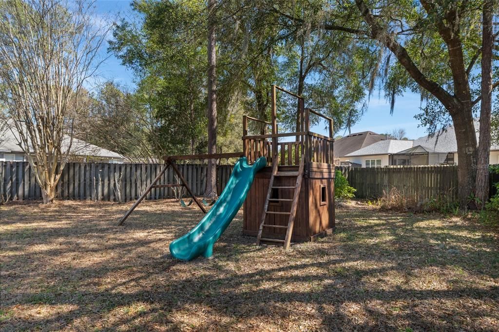 Под контрактом: $595,000 (4 спален, 3 ванн, 2487 Квадратных фут)