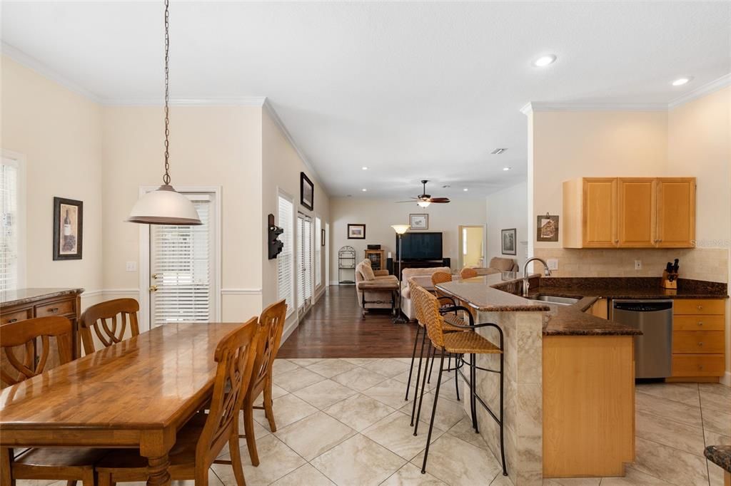 Под контрактом: $595,000 (4 спален, 3 ванн, 2487 Квадратных фут)