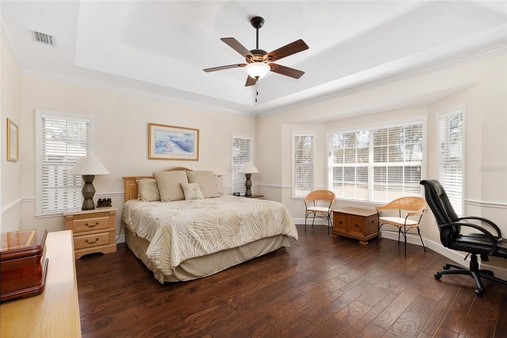 Под контрактом: $595,000 (4 спален, 3 ванн, 2487 Квадратных фут)