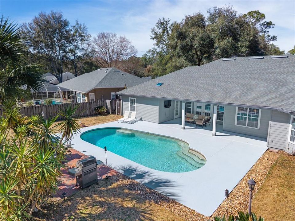 Под контрактом: $595,000 (4 спален, 3 ванн, 2487 Квадратных фут)